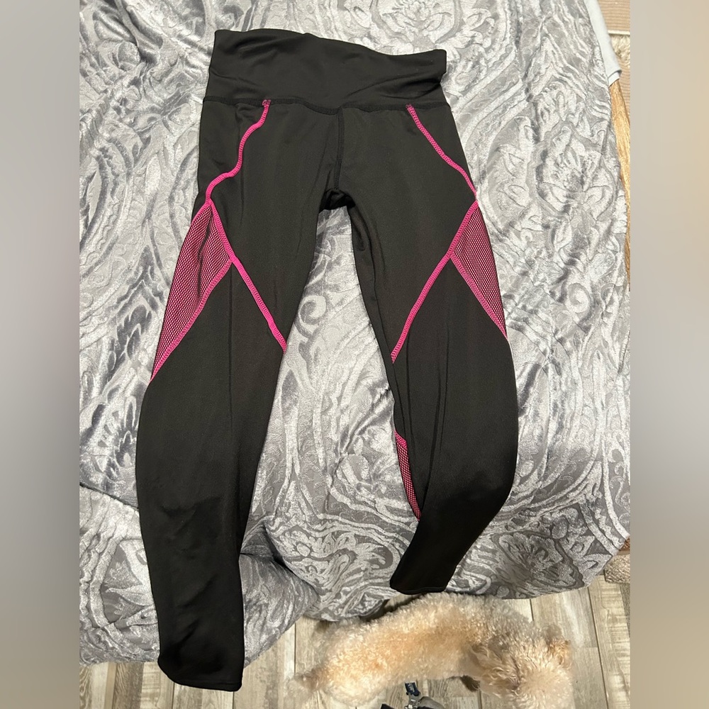 Woman’s small Performance leggings